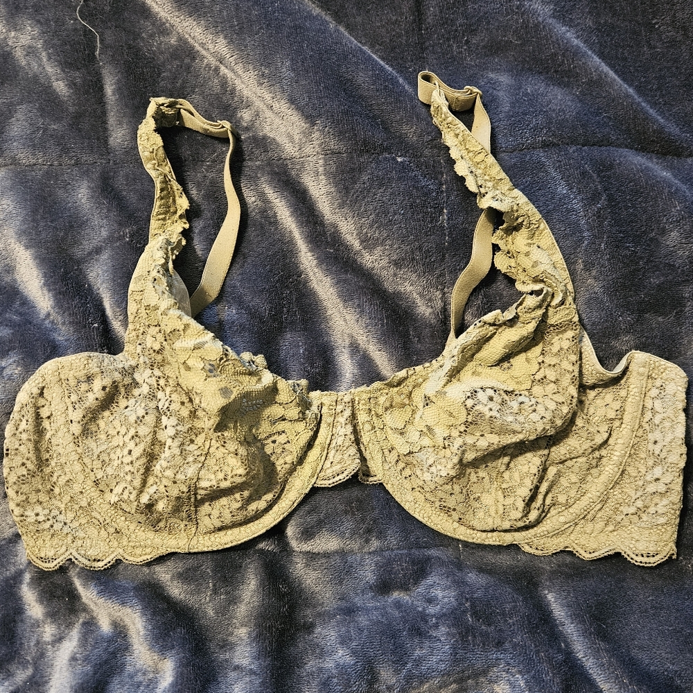 EUC Victorias Secret Unlined Lace Bra 40C